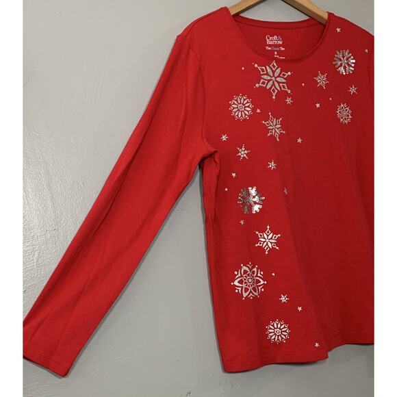 Classic Christmas Tee Size Medium Red Silver Metallic Snowflake Holiday Shirt - Picture 2 of 5